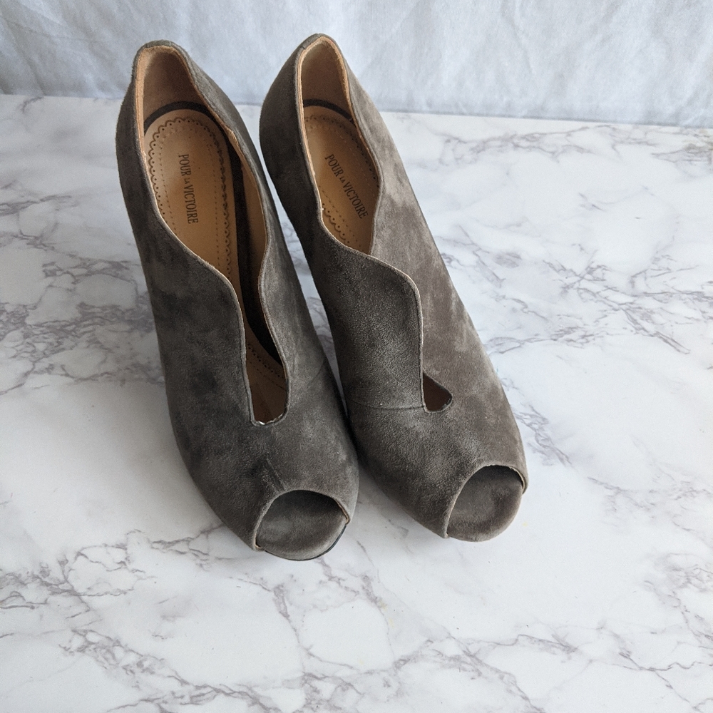 Pour La Victoire Grey Suede Gold Tipped Heels.  Size 8.5
